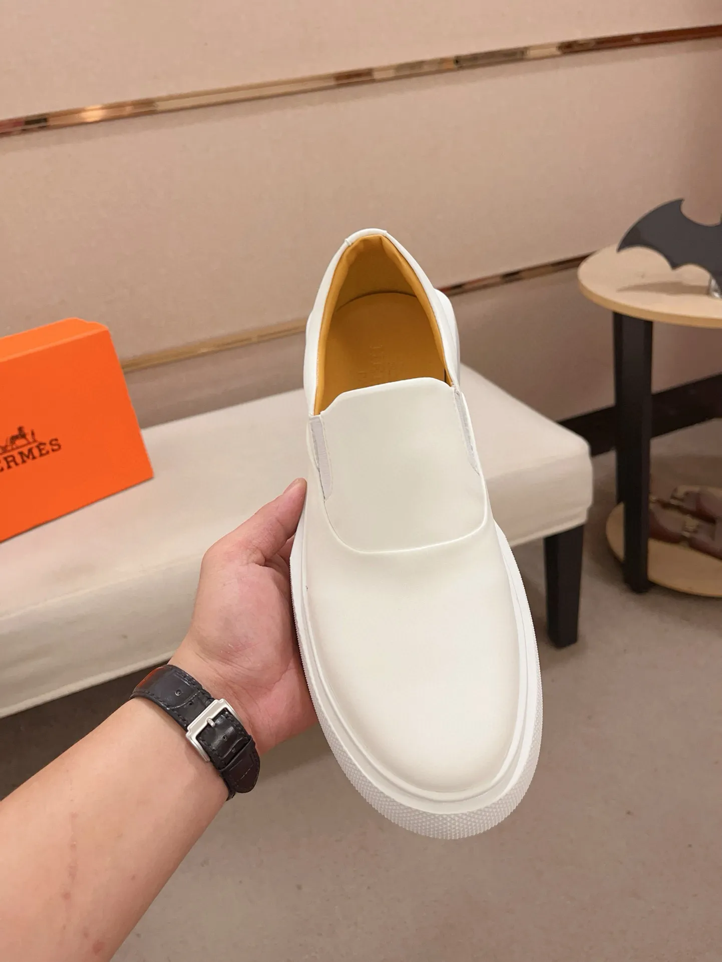 Men's clothing and shoes💰: 442💰《HERMES》【Classic original single version】Hermès; top 🔝purchase agent🔍🔍men's latest 🇺🇸 counter sales simultaneously, imported from Italy original ▲▲cowhide ▲▲ (high-end, nobility, class) ) Exquisite workmanship (Italian 🇮🇹 imported water-dyed 🐂 cowhide lining) sole: original sole provided by the original factory, ⚠️exclusive double-layer activity·TPR·rubber·combined molded outsole; super comfortable·wear-resistant·non-slip·environmental protection The real thing is more beautiful if you take the real thing (high quality, follow the order). You can enter and exit the counter at will * Number of yards: 38-44 (45 can be customized and cannot be returned or exchanged)